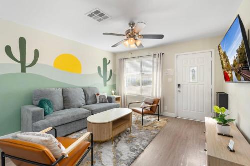 4BR Moon Valley Home with Pool - Room for 10