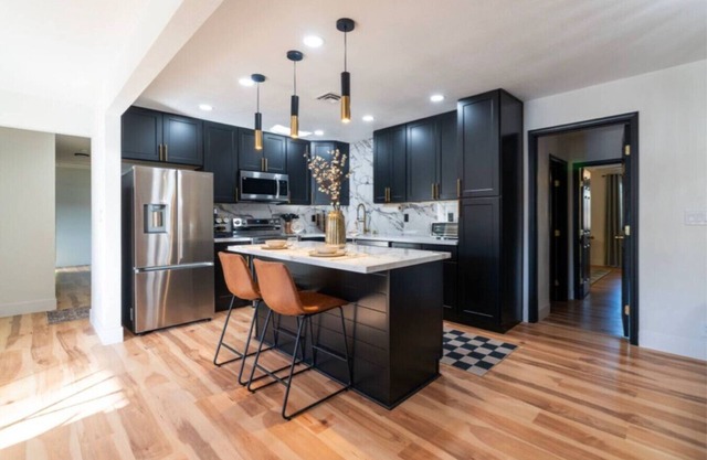 4BR Retreat w/Jacuzzi, BBQ & Near Vegas Strip