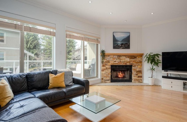 4BR Townhome with Garage & Mountain Views by Harmony Whistler