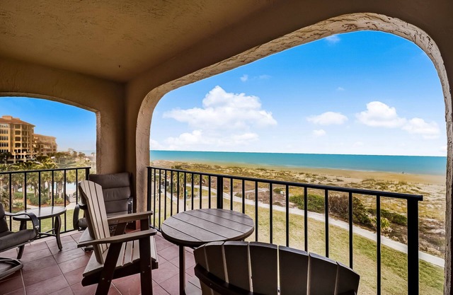 4th Floor Oceanfront Condo in Turtle Dunes!
