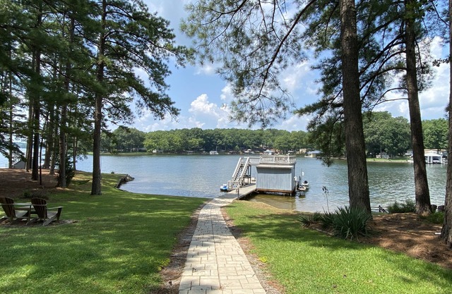 5 Bdr/4 Bath on quiet inlet with huge screened in porch