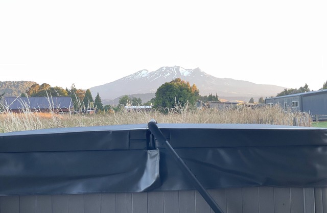 5 Bdr with SPA facing the Mountain Red Door