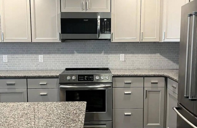 5 Bed 2 Bath Family + Corporate NEWLY Renovated
