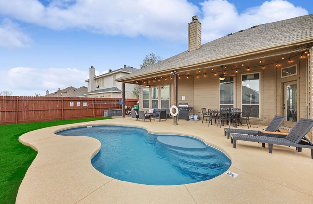 5-Bed/2-Bath Pool & Backyard Retreat