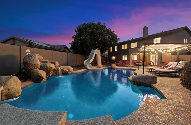 5 Bed 4 Bath Boutique Home PREMIUM LOCATION Sleeps 16+ heated pool option/spa
