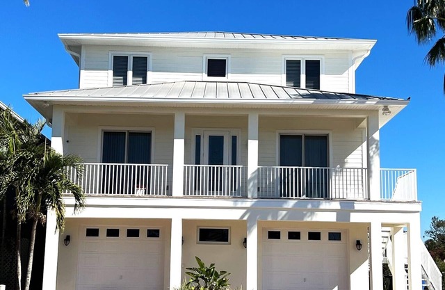 5 Bed/4 Bath Waterfront Home with Private Pool "Lay Low" in Apollo Beach