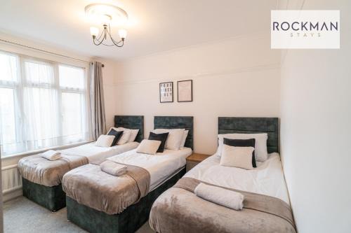 5 Bed Apartment Close To Beach with Off-street parking - Perfect for Contractors - Fast Wi-Fi - Close to beach