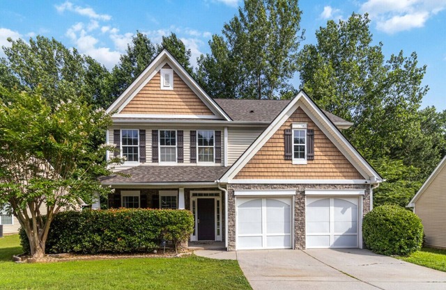 5-Bed Gem Close to Duluth Fun-Sleeps 16