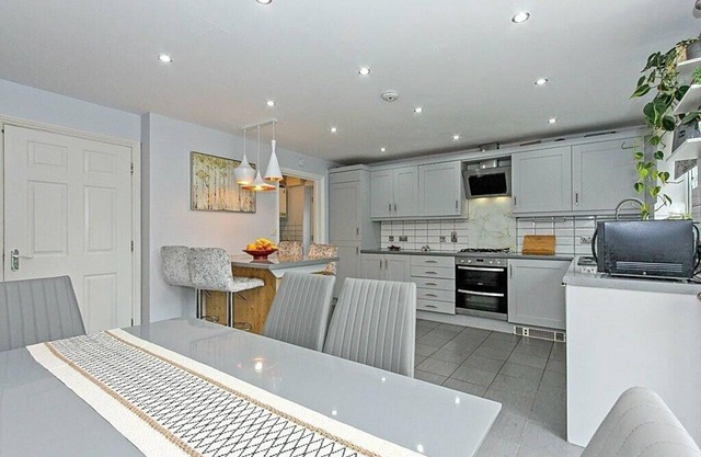 5 Bed | Sleeps 10 | Lesuire | Contractors | Kent