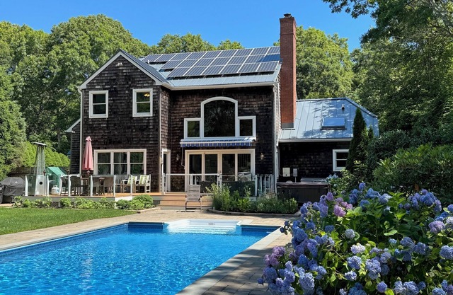 5 bedroom/2 Master Suites - 4 1/2 bathrooms, pool/hot tub/Gym, bikes