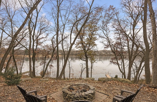5 bedroom 3 bath Lake Home in the City