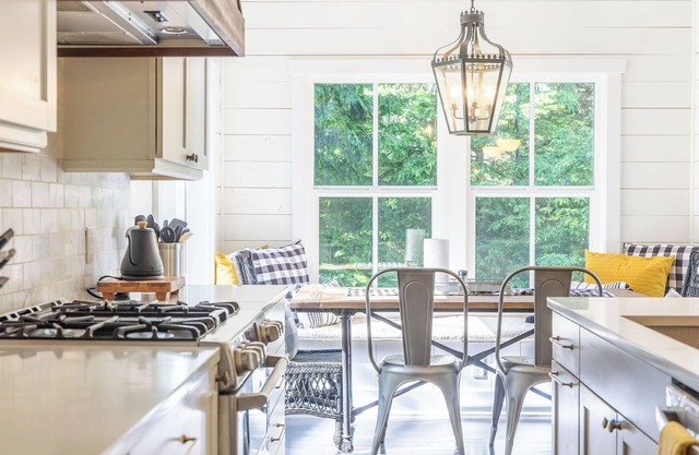 5 bedroom, 4 bath modern farmhouse, close to downtown