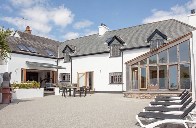 5 bedroom accommodation in Stoke Fleming, Dartmouth