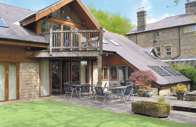 5 bedroom accommodation in Buxton