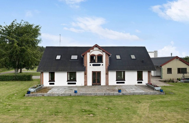 5 bedroom beautiful home in Brovst