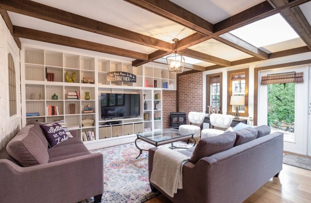 5 BEDROOM HOUSE |3 BATHROOM | DINING AREA | FULL KITCHEN | UP TO 12 GUESTS