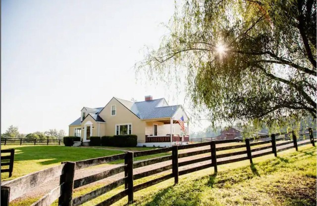 5 bedroom farmhouse close to town and the lake