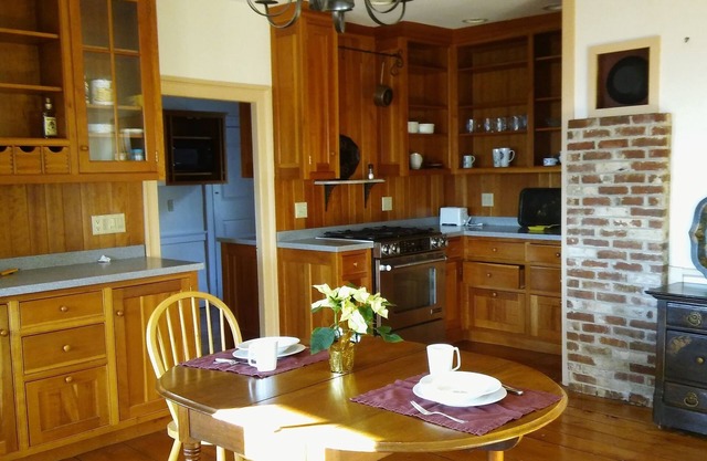 5 Bedroom Riverfront Antique Home