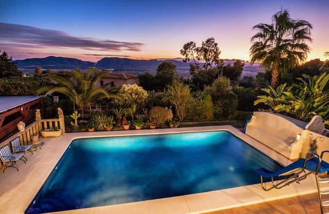 5 Bedroom South Facing Family Villa