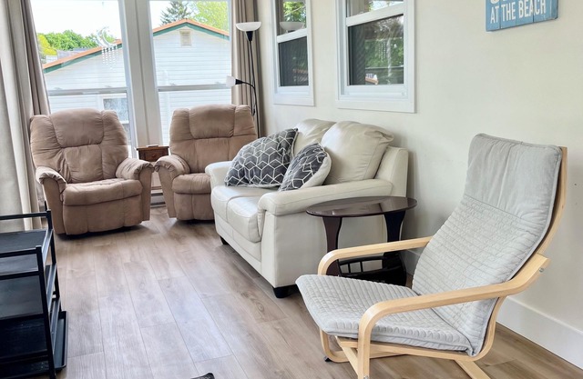 5 Bedroom Summer House (newly built) - Walk to Parlee Beach!