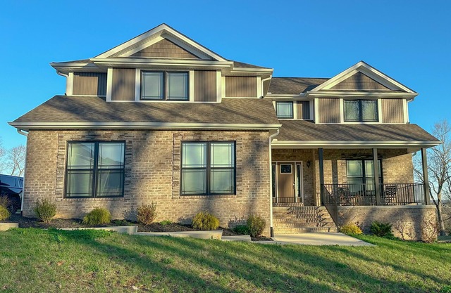 5-bedroom vacation home with private slip, just 10 minutes from the marina