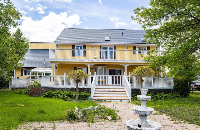5-Bedroom Waterfront Cottage