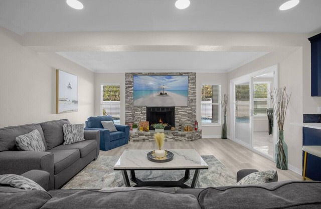 5 bedrooms/2bathrooms Luxury amenities home - Pool