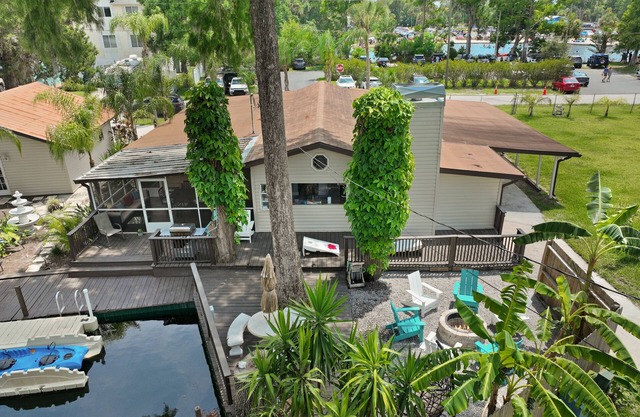 5 Bedrooms - Spacious - 7 Kayaks - Firepit - 2 mins to Rogers Park - KING beds
