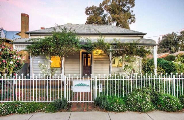 5 Connelly - Echuca Holiday Homes