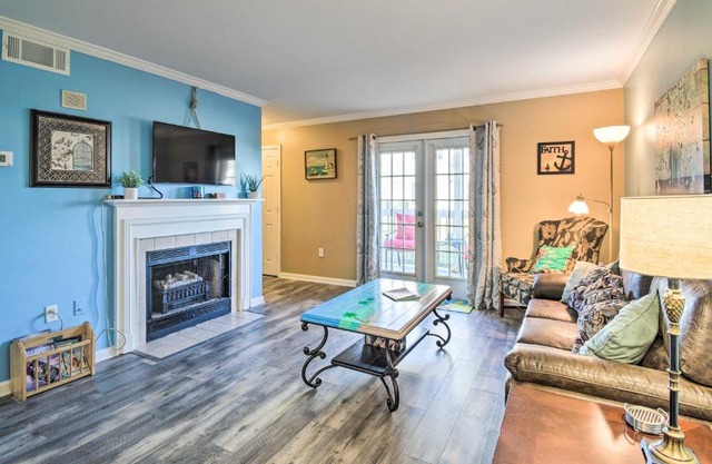 5 Mi to Beach Gulf Shores Condo with Perks!