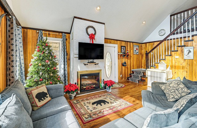 5 Mi to Blue Ridge Parkway: Mountain Cabin in Cana