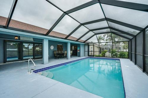 5 Mi to Downtown Cape Coral Retreat with Lanai!