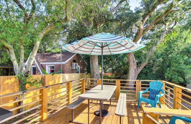 5 Mi to Dtwn: Bright Home w/Yard in Pensacola!