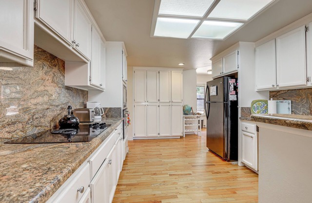 5 Mi to Lake Natoma: Home w/Deck in Orangevale!