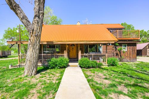 5 Mi to Navajo State Park Riverfront Cabin!