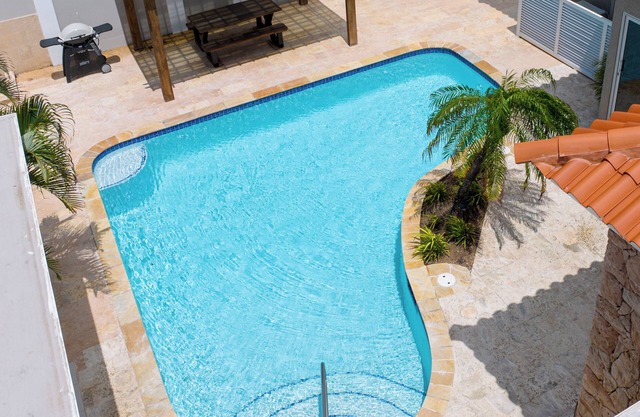5 min from Beach * Pool * Outdoor Shower