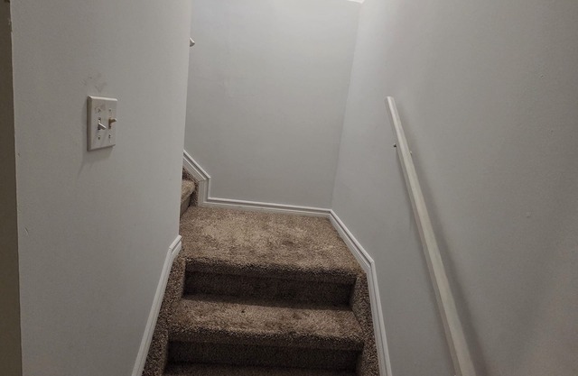 5 Min to Century Park! 2 Furnished Rooms in Bsmnt with Kitchen Access & Laundry