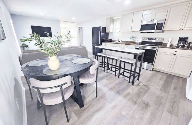 5 Min to Elon | In Unit Washer + Dryer | Fast Wi-Fi