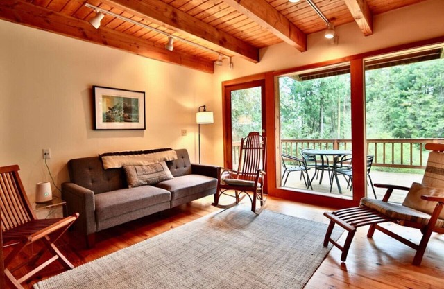 5 min to Fort Flagger St. Park w/wifi & fire pit