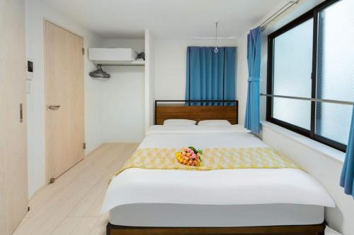 5 min walk from Gotanno station 20sqm apartment with private toilet and bathroom Direct access to popular travel destinations such as Ueno