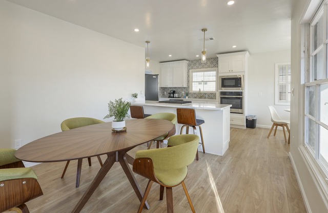 5 min walk from UOP & Miracle Mile- Updated home with master suite!
