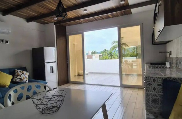 5 mins from beach and interesting places! Weekly and monthly discount available!