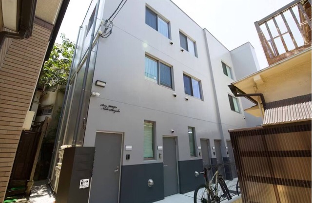 5 Minute Walk from Nishi Shinjuku Gochome Station