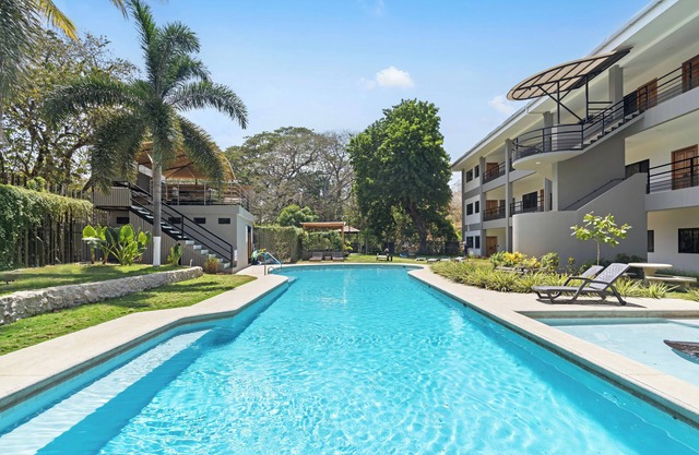 5-minute Walk to Beach & Town - Gated - Pool & BBQ