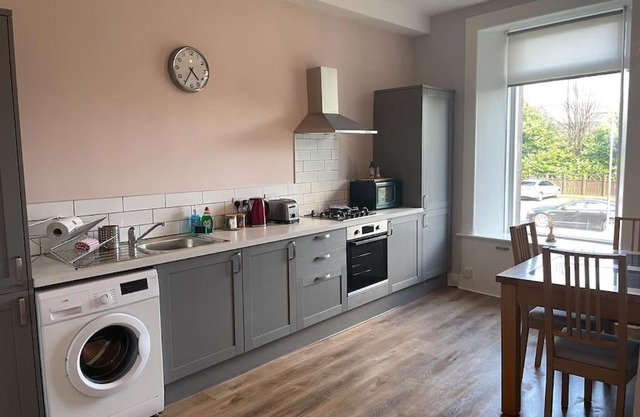 5 minutes from Loch Lomond - Newly Renovated Ground Floor 1-Bed Flat