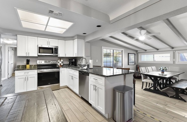 5 Minutes From Madeira & Gulf Beaches! Family Sized Home with Heated Pool