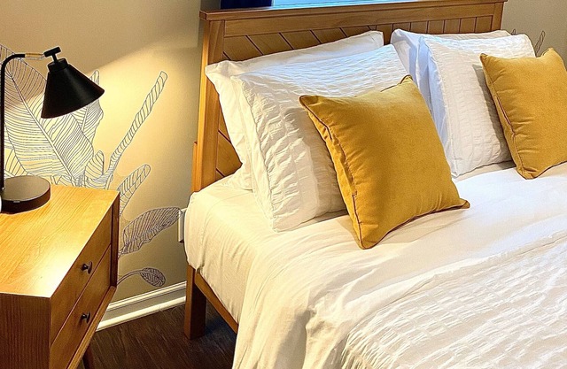 5 minutes from major hospitals in Birmingham. Fully equipped & Pet Friendly!