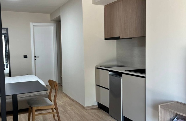 5 minutes from the beach! Studio with Garden View