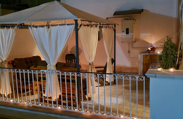 5 minutes from the historic center of Ortigia Apartment with 2 terraces.