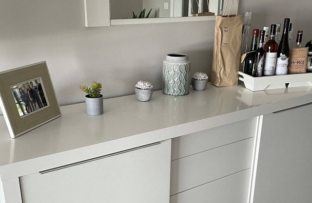 5 minutes to the best beaches of island and 10 minutes to downtown